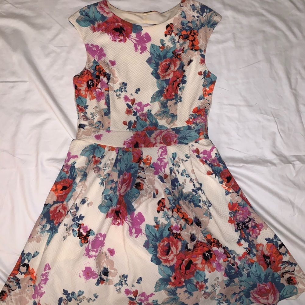Short Floral Knit Dress with Cut-Out